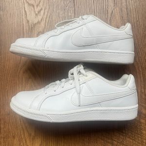Women’s Nike Court Royal 2 size 7 - White
